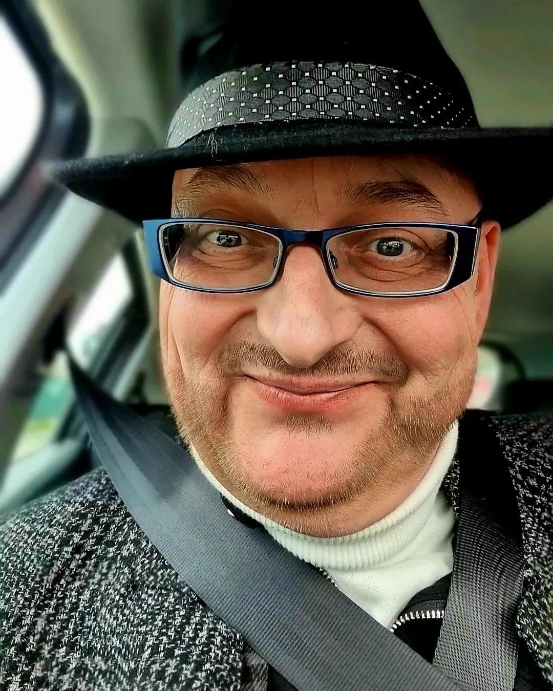 Po alergickej reakcii začal s inou liečbou.
