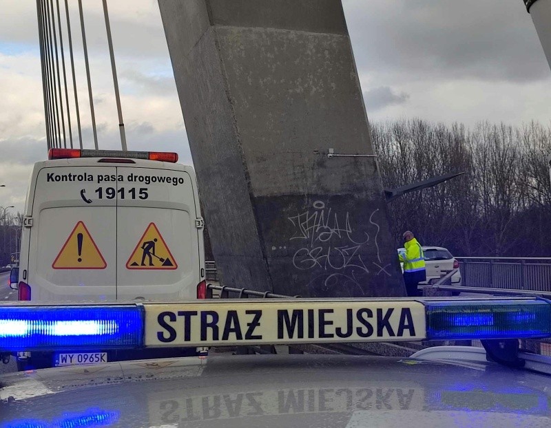 Wejście do pylonu zostało zabezpieczone