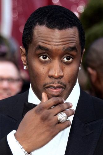 15. Diddy (45$, ex aequo)<br />Raper zaangażował się we współpracę z producentem alkoholi Diageo's Ciroc , firmą marketingową Blue Flame i odzieżową Sean John.