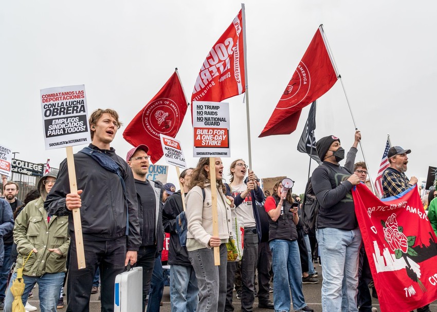 Demokratski socijalisti Amerike na skupu No Kings u Sent Polu, Minesota, 14. juna