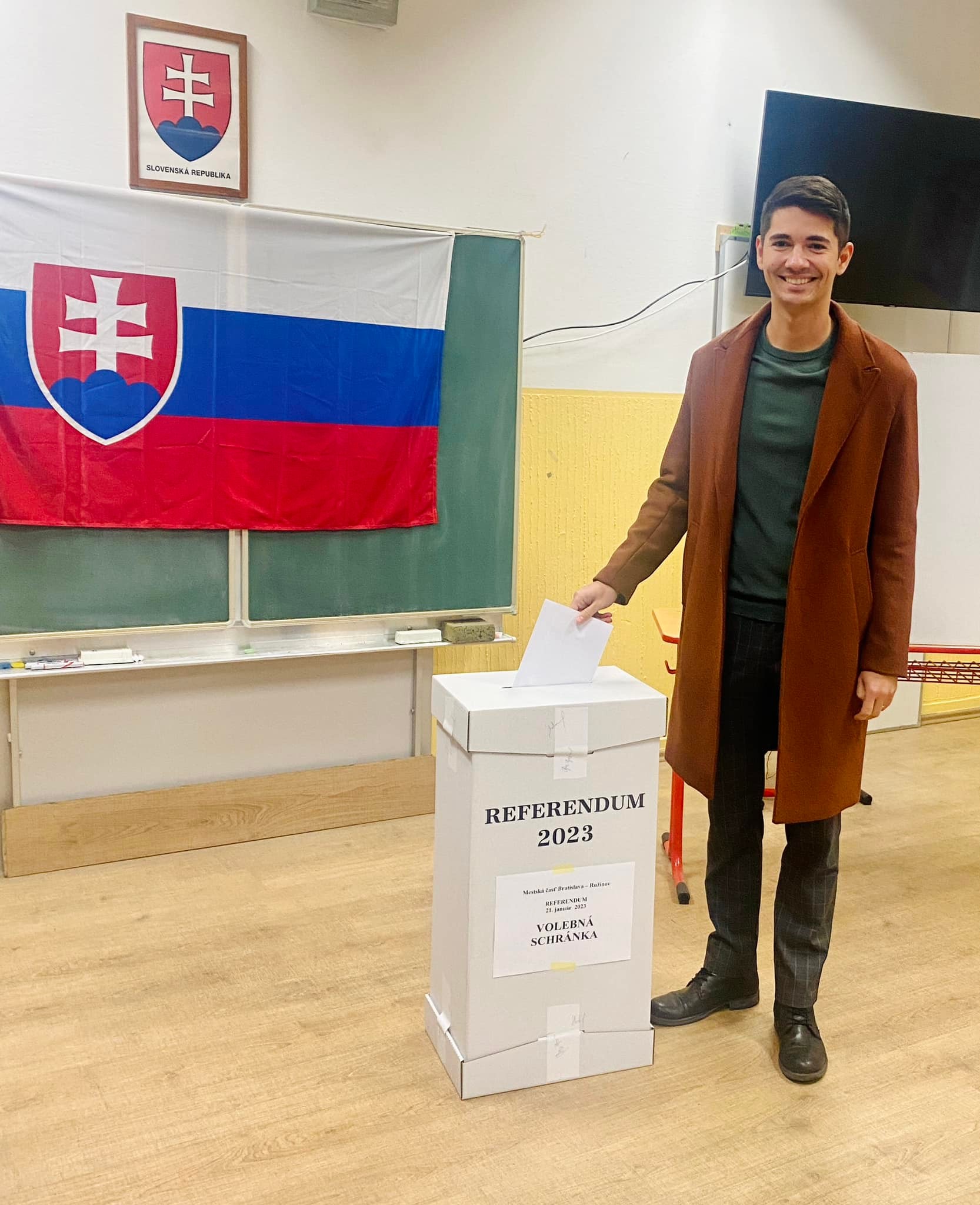Referenda sa zúčastnil Erik Kaliňák.