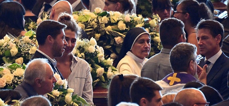 Państwowy pogrzeb ofiar katastrofy w Genui. Część rodzin wybrała prywatne ceremonie. Niektóre na znak protestu