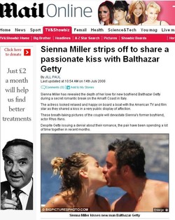 Skandaliczny pocałunek nagiej Sienny