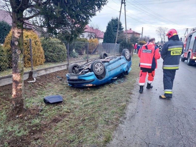 Kobieta prowadziła samochód bez prawa jazdy. 4-latek wypadł z auta