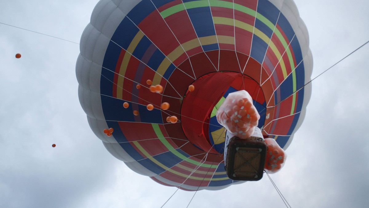 11 osób zostało rannych w wyniku twardego lądowania, jakie miał w piątek w Australii, na północ od Sydney, balon z turystami. Maszyną leciał pilot i 24 pasażerów. Ranni odnieśli obrażenia kręgosłupa oraz doznali złamań. Życiu żadnego z nich nie zagraża niebezpieczeństwo.