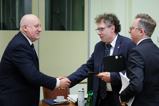Komisja śledcza ds. wyborów kopertowych. Na zdjęciu Dariusz Joński, Jacek Karnowski i Sylwester Marciniak