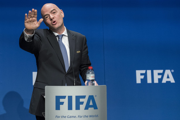 Prezydent FIFA: Mundial będzie trwał 32 dni. Możliwe rzuty karne w grupie