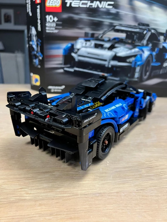 Zestaw LEGO Technic McLaren Senna GTR™ (42123)  - dbałość o detale widać w całym modelu. Z tyłu mamy efektowny spoiler oraz dyfuzor.