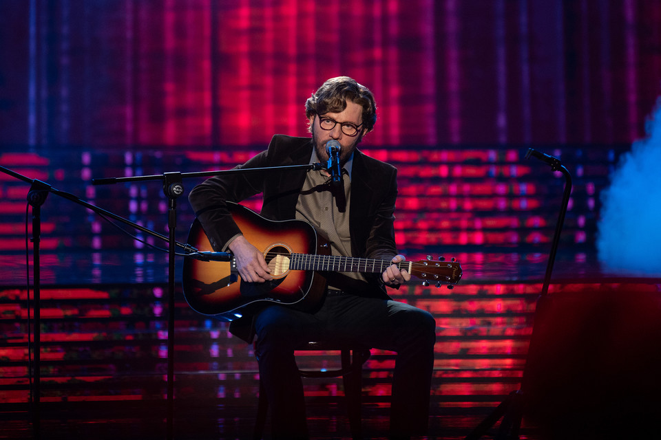 Robert Janowski jako Eric Clapton w finale programu "Twoja twarz brzmi znajomo 15"