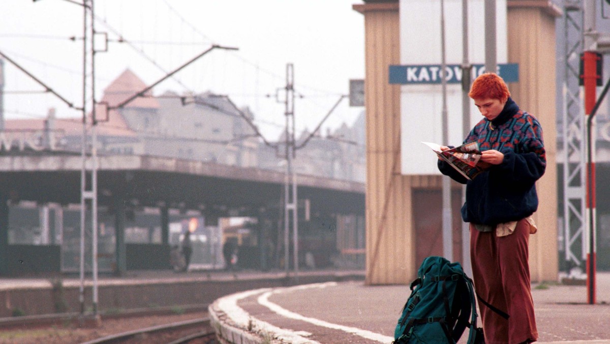 200 tysięcy podpasek, które miały być prezentem dla pasażerek, nie trafią w końcu do kobiet, kupujących bilety na dworcach PKP - informuje dziennik.pl.