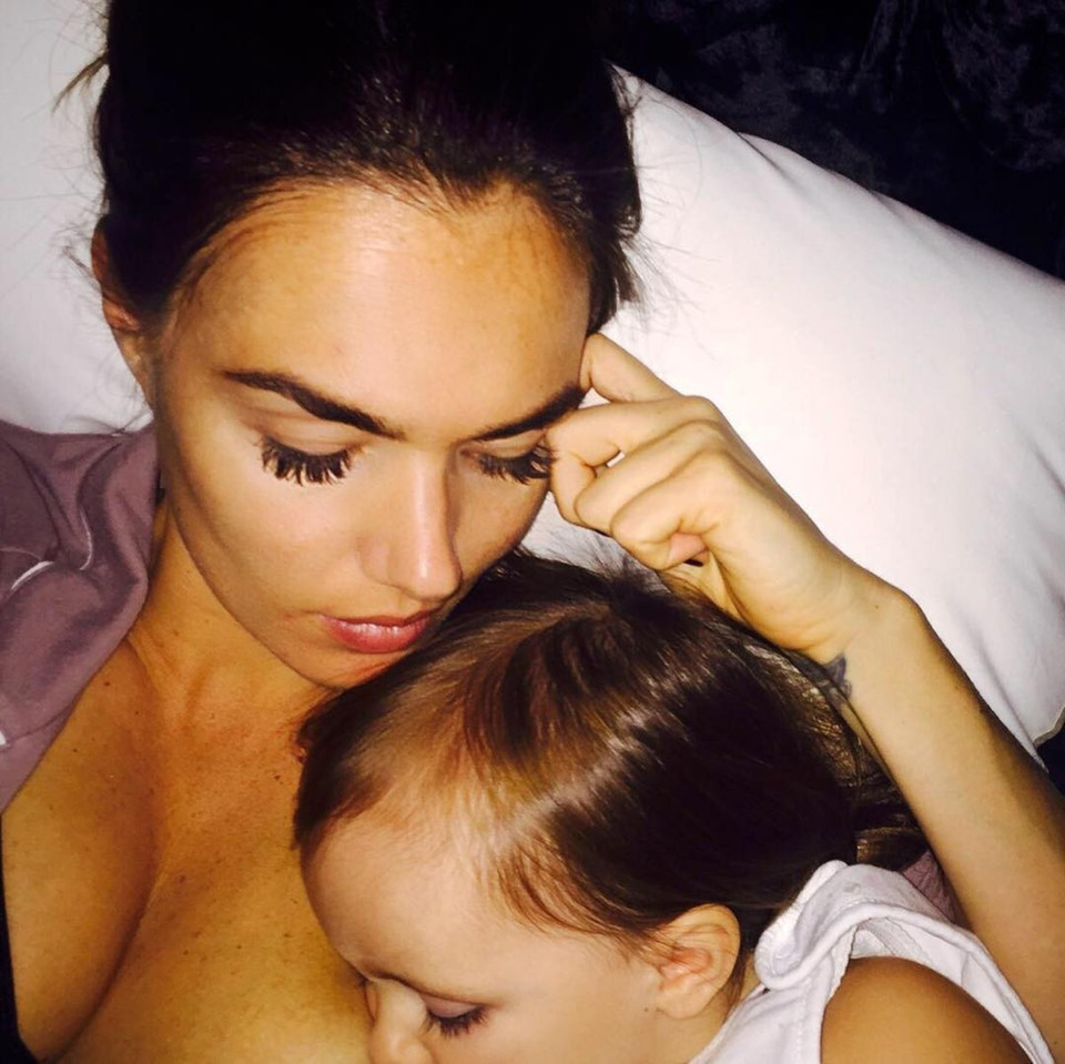 Tamara Ecclestone karmi piersią