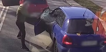 Szaleniec za kierownicą! Zajechał drogę audi i wybił szybę pałką. Wszystko się nagrało