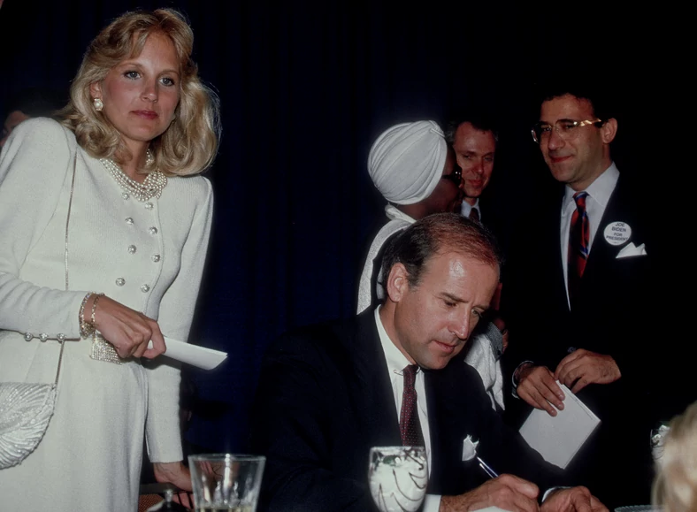 Rok 1987. Jill Biden wspiera męża podczas kampanii przed wyborami prezydenckimi z 1988 roku