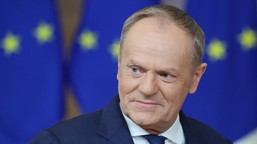 donald tusk ma wielki powód do radości. pobił rekord licytacji wośp