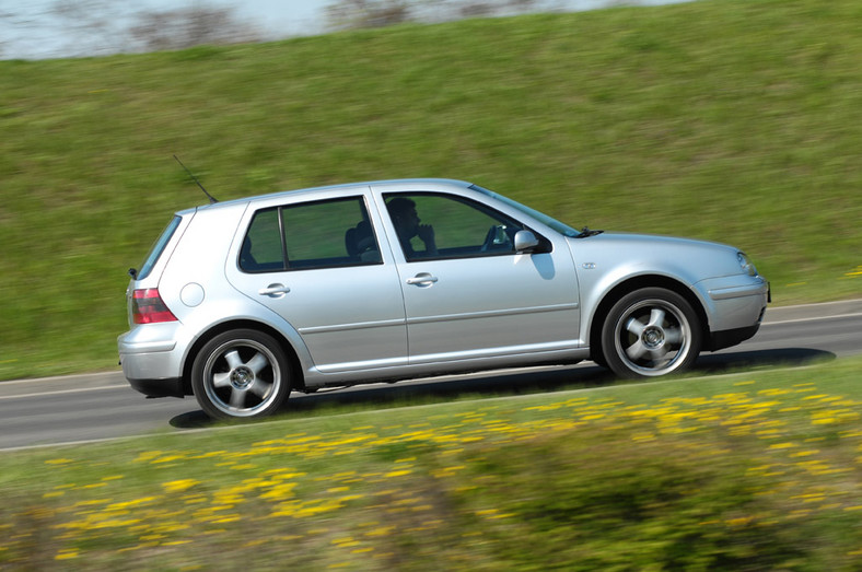 Volkswagen Golf kontra Toyota Corolla: pojedynek na szczycie