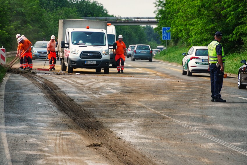 Saobraćajna nesreća kod Mladenovca