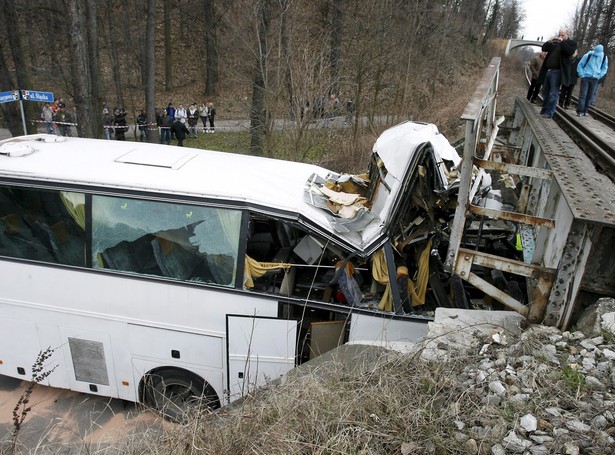 Poprawia się stan rannych w wypadku autokaru