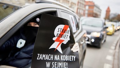 "Zobaczyłam pistolet wymierzony w moim kierunku". Skazany ksiądz trafił do innej parafii