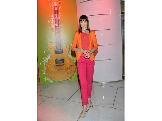 Paulina Chylewska w modnym zestawieniu różu i oranżu