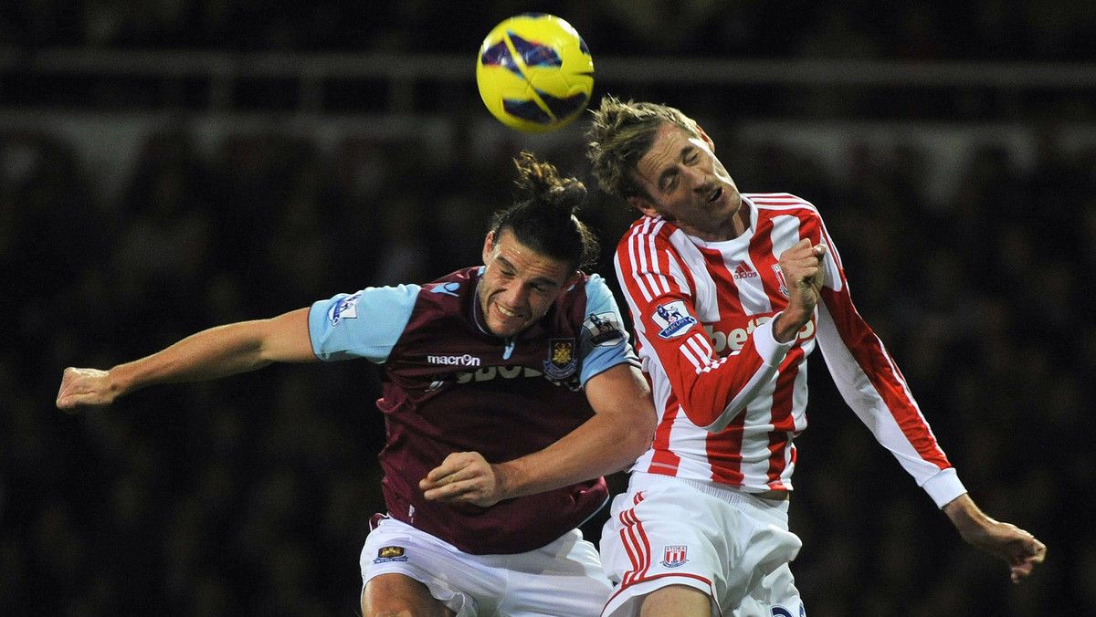 West Ham United zremisował ze Stoke City 1:1 (0:1) na zakończenie 12. kolejki Premier League. Młoty miały przewagę, ale nie potrafiły przekuć tego na komplet punktów w poniedziałkowym spotkaniu.