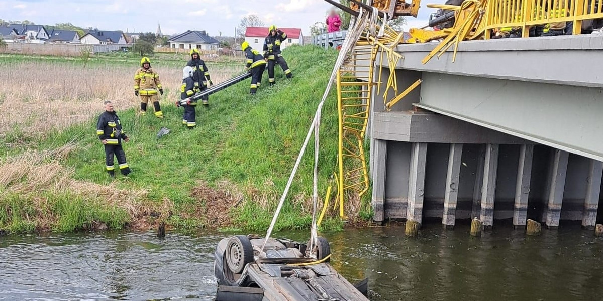 Sulechów. 21-latek wpadł samochodem do rzeki. 