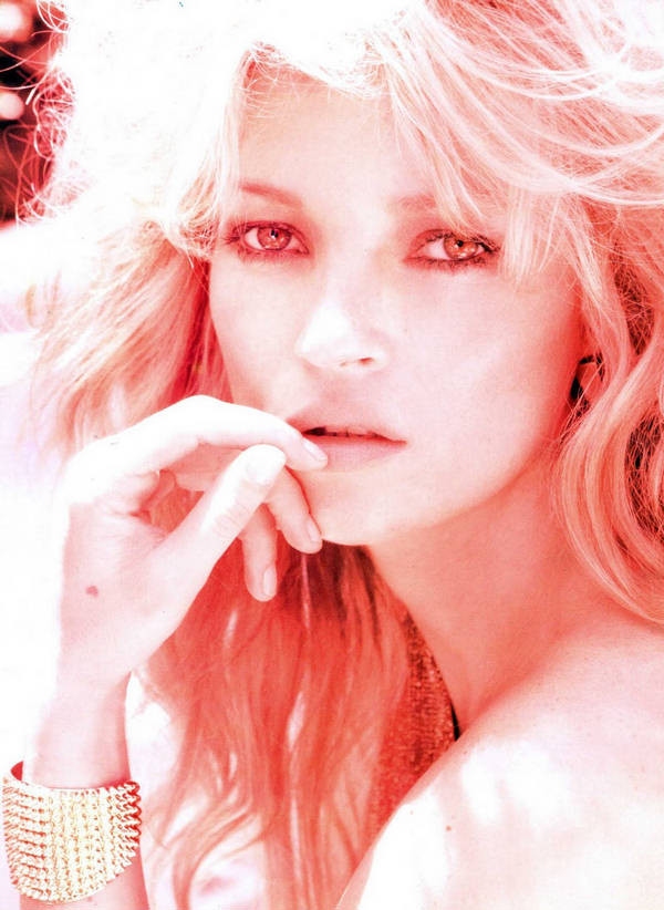 Kate Moss w obiektywie Mario Testino w najnowszym "Vogue'u"