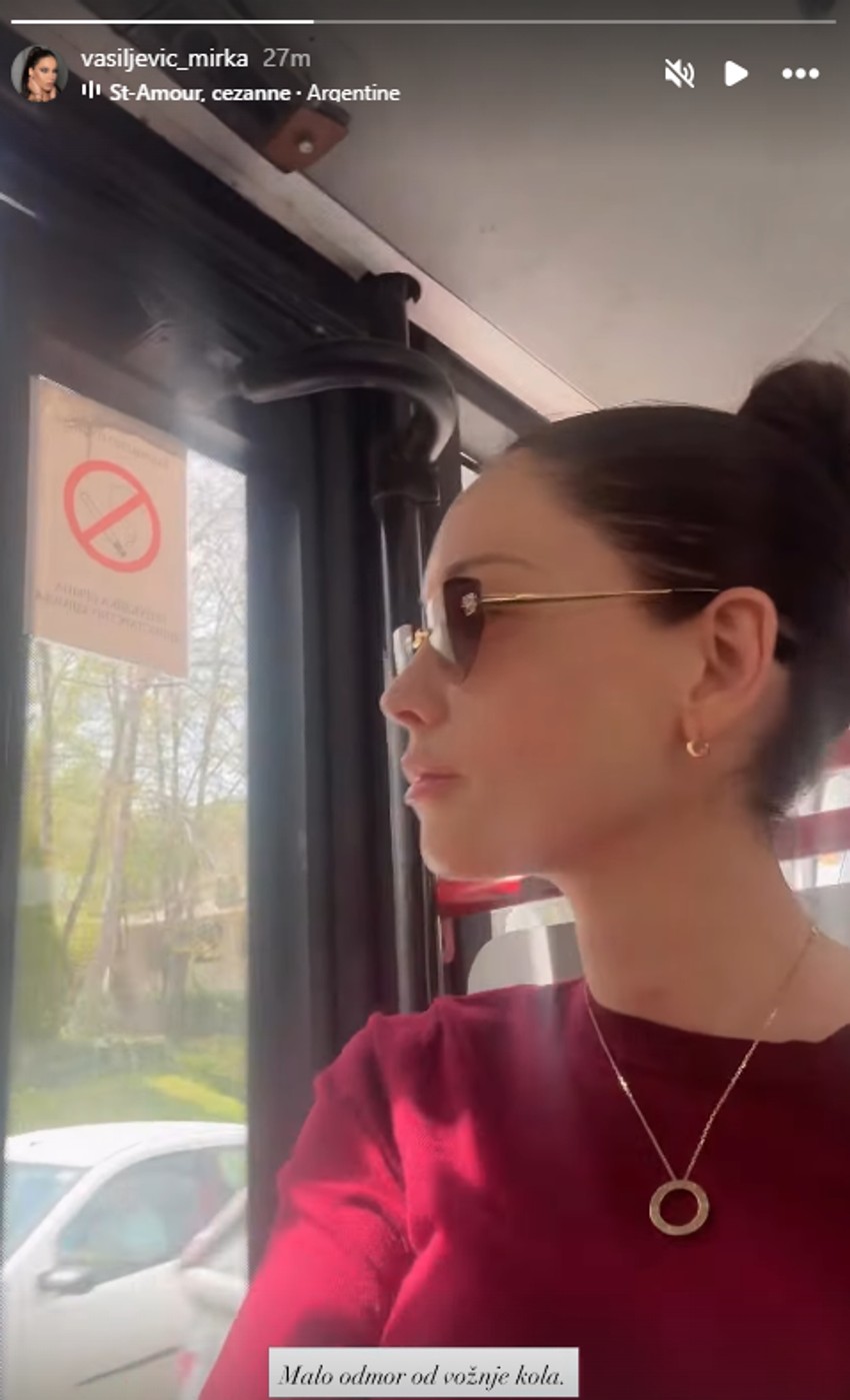 Mirka Vasiljević se vozi gradskim prevozom