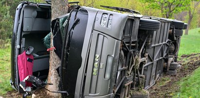 Wypadek autokaru pod Siedlcami. Droga jest zablokowana, są ranni