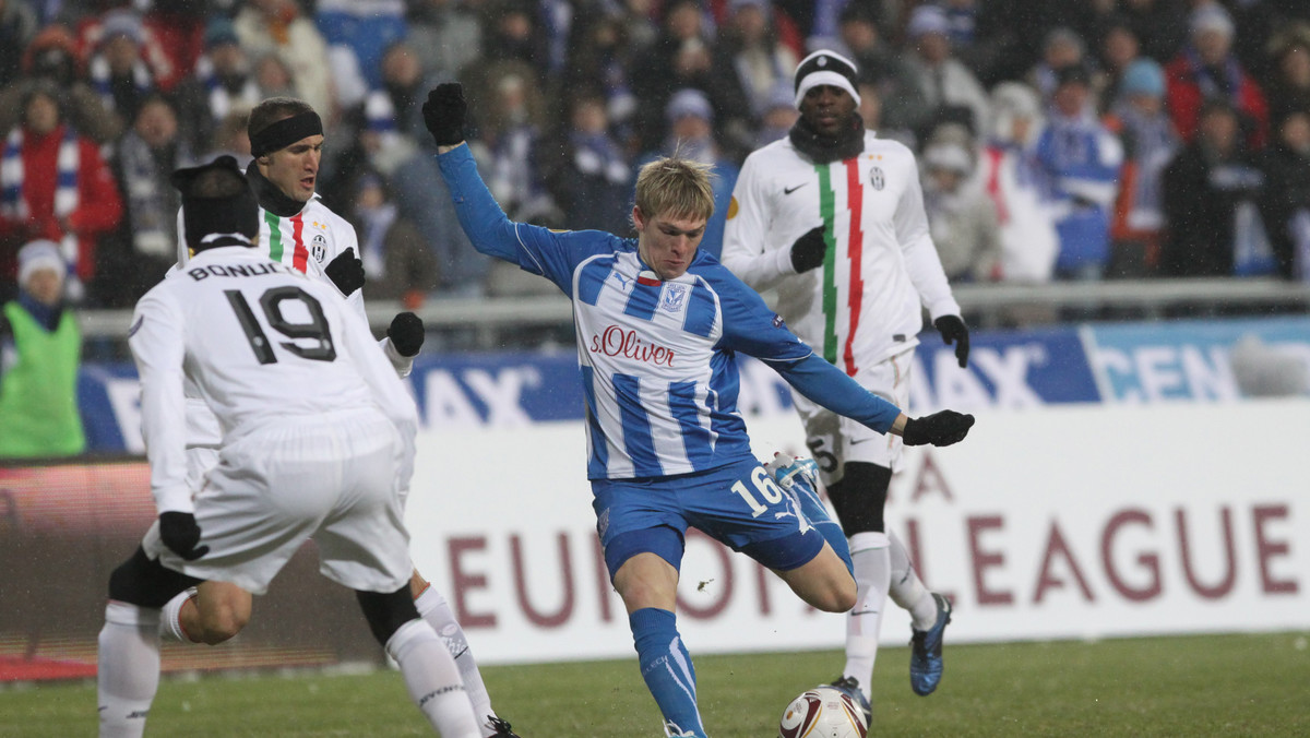 Lech Poznań zapewnił sobie awans do 1/16 finału Ligi Europy, ale nie może odpuścić ostatniego meczu fazy grupowej z Red Bullem Salzburg. Zwycięstwo w Austrii, przy jednoczesnej porażce Manchesteru City w Turynie z Juventusem, pozwoli zająć Kolejorzowi pierwsze miejsce w grupie A.