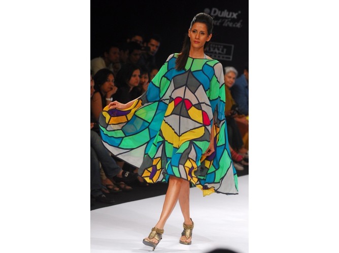 Bajeczne kolory kreacji z pokazów Lakme Fashion Week Summer Resort 2011