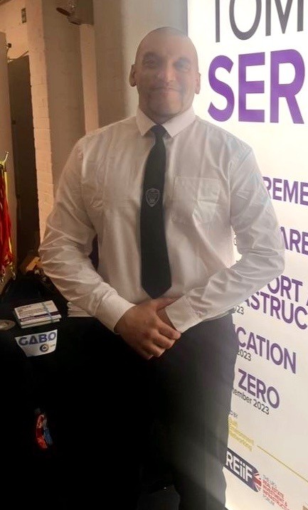 David pripisoval bolesť chrbta a stuhnutý krk iba zlému spánku.