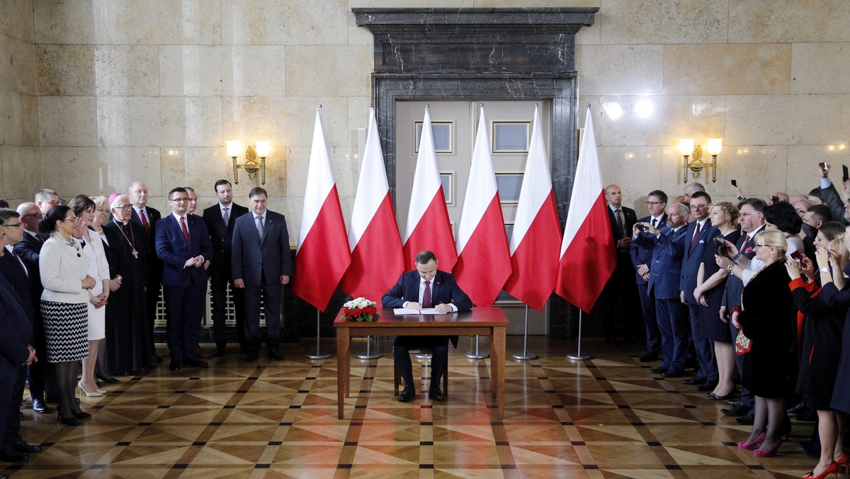 Samorząd Katowic upublicznił orientacyjny harmonogram działań związanych z tworzeniem związku metropolitalnego. Zakłada on, że miasta regionu powinny zdecydować o konsultacjach ws. metropolii do 12 kwietnia, a przeprowadzić je – najpóźniej do połowy maja.