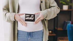 Szok w Warszawie: prawniczka miała truć wspólniczkę tabletkami poronnymi, co spowodowało utratę ciąży