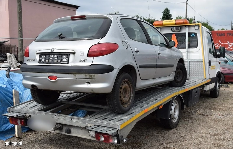 Kilkanaście samochodów w Krakowie zostało ukradzionych za pomocą lawety