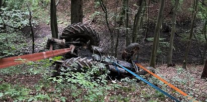 Tragedia pod Brzozowem. Traktor runął do wąwozu