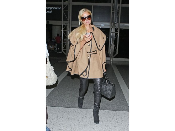Paris Hilton na lotnisku w Los Angeles, odlatuje do Polski.