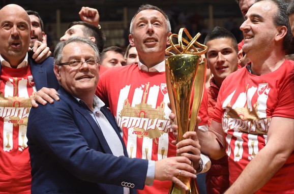 Slavlje crveno-belih posle osvajanja ABA titule i povratka u Evroligu