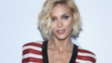 Anja Rubik nago we francuskim "Vogue". Modelka sama zrobiła sobie zdjęcia do magazynu