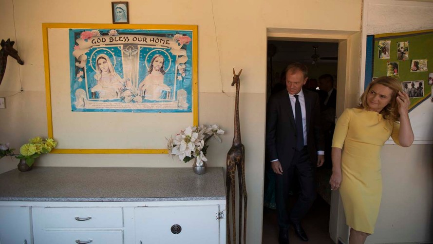 Polski premier wśród afrykańskich sierot