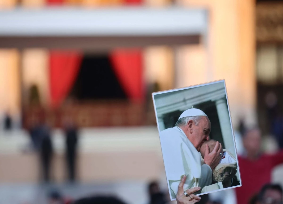 Żałoba narodowa w Polsce. Flagi opuszczone do połowy masztów