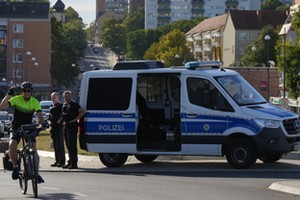 Polsko-niemieckie przejście graniczne Słubice - Frankfurt nad Odrą. Niemiecka policja kontroluje wjeżdżających do Niemiec.