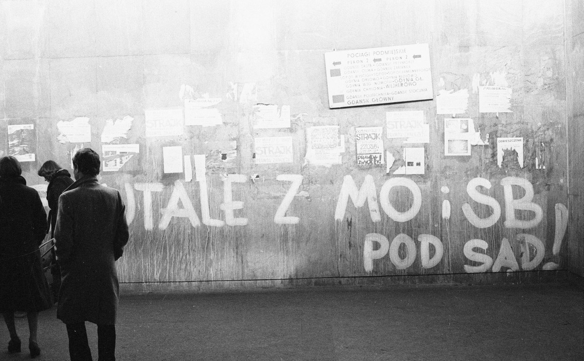 Nieznane nagrania z pacyfikacji Gdańska. "Z ilu metrów możemy strzelać amunicją ostrą?" [WIDEO]