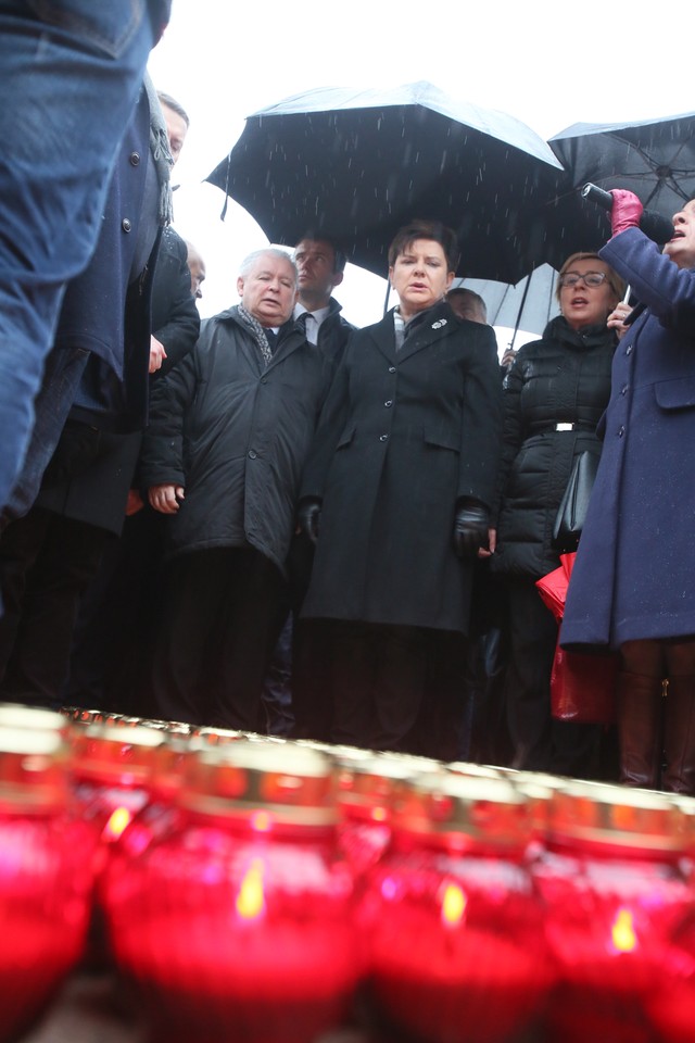 WARSZAWA MIESIĘCZNICA SMOLEŃSKA (Jarosław Kaczyński, Beata Szydło)