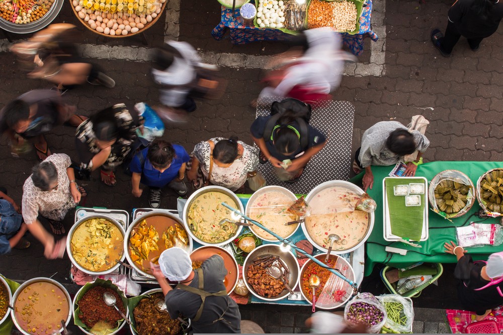Počas návštevy Thajska nemožno vynechať ani ochutnávku gastronómie na street marketoch.