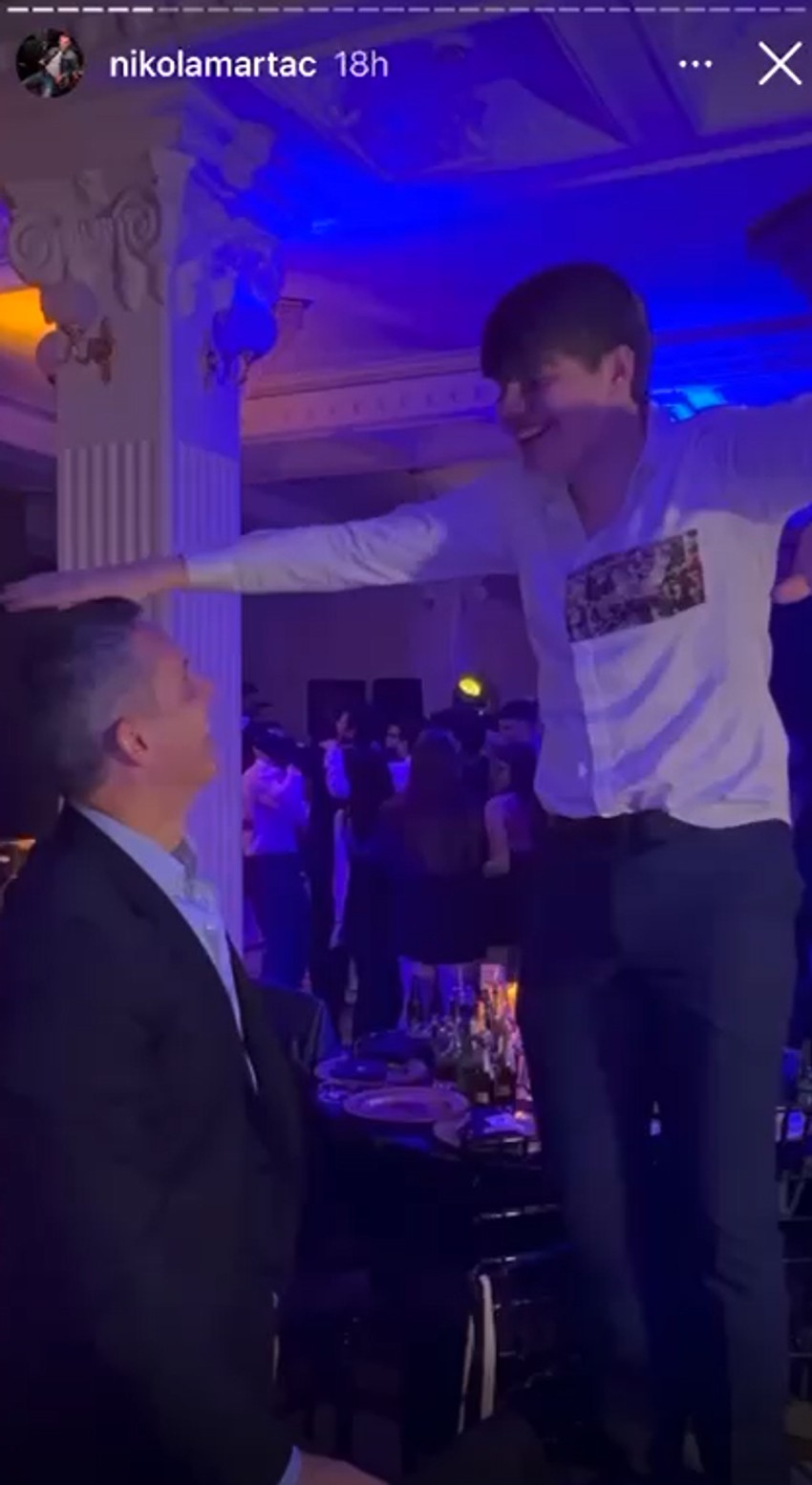 Nikola Martać poklanja sinu roleks