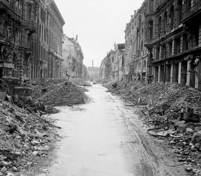 Ulica w centrum Berlina w lipcu 1945 r