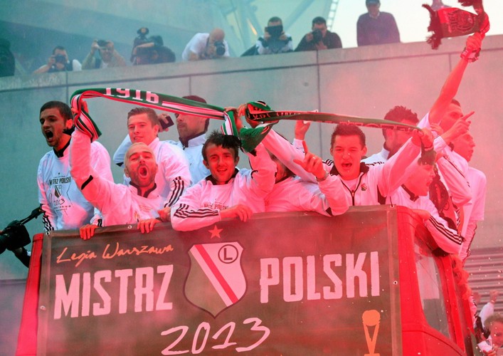 Tak legioniści fetowali mistrzostwo na ulicach Warszawy