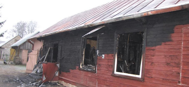 Dwoje dzieci zginęło w pożarze domu. Zarzuty usłyszała ich babcia