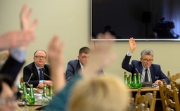 Opozycja: Wybór Jędrejka z naruszeniem przepisów. PiS: Procedura dochowana