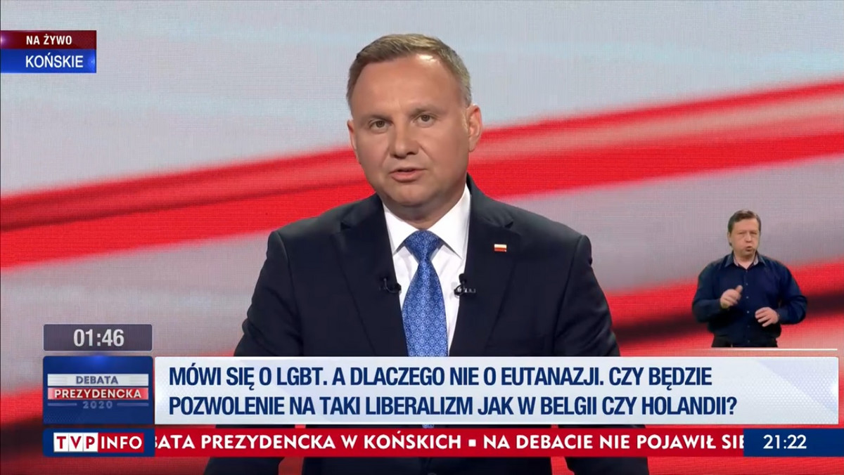 Andrzej Duda wziął dziś w Końskich udział w organizowanej przez TVP "debacie". W tym samym czasie w Lesznie Rafał Trzaskowski odpowiadał na pytania dziennikarzy podczas "Areny prezydenckiej". Debata w TVP podzielona była na dwie części: w pierwszej pytania zadawał Michał Adamczyk, w drugiej mieszkańcy Końskich.